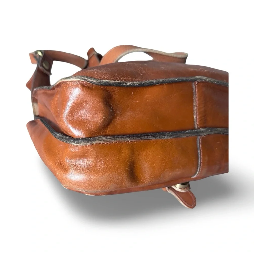 Patricia Nash Vintage London Cowhide leather saddle bag - Picture 4 of 16
